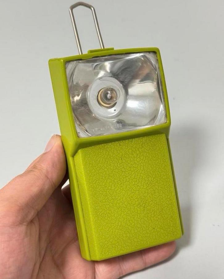 Vintage groen Retro groene Zaklamp signaal lamp frans armor, Caravans en Kamperen, Zaklampen, Gebruikt, Batterij, Ophalen of Verzenden