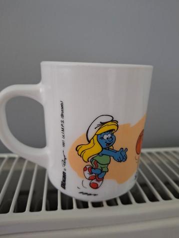 Mug Schtroumpfs Schtroumpfette Dixan Arcopal 1991 basket-bal, Enlèvement ou Envoi, Comme neuf, Récipient(s)