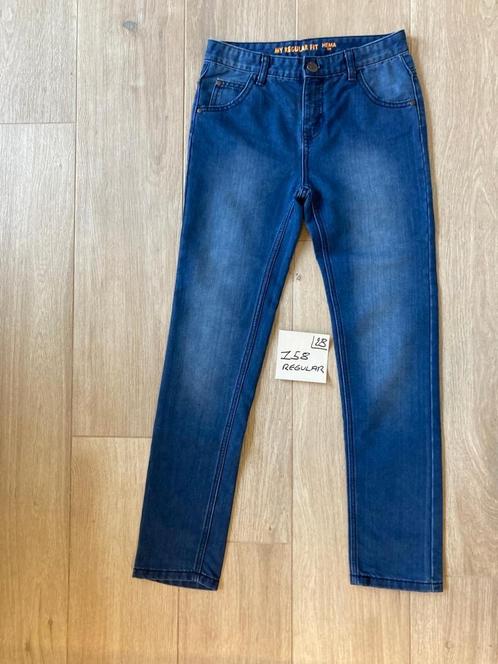 Donkerblauwe jeansbroek jongen Hema regular fit maat 158, Enfants & Bébés, Vêtements enfant | Taille 158, Comme neuf, Garçon, Pantalon