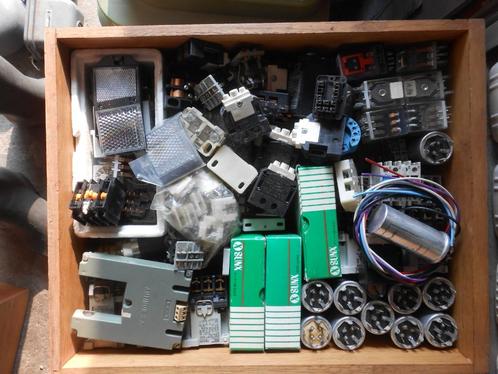 Allerlei elektro materiaal, wegens einde hobby., Hobby en Vrije tijd, Elektronica-componenten, Zo goed als nieuw, Ophalen