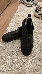 Paire de crampon kipsta terrain synthetique, Sport en Fitness, Voetbal, Ophalen, Gebruikt, Schoenen