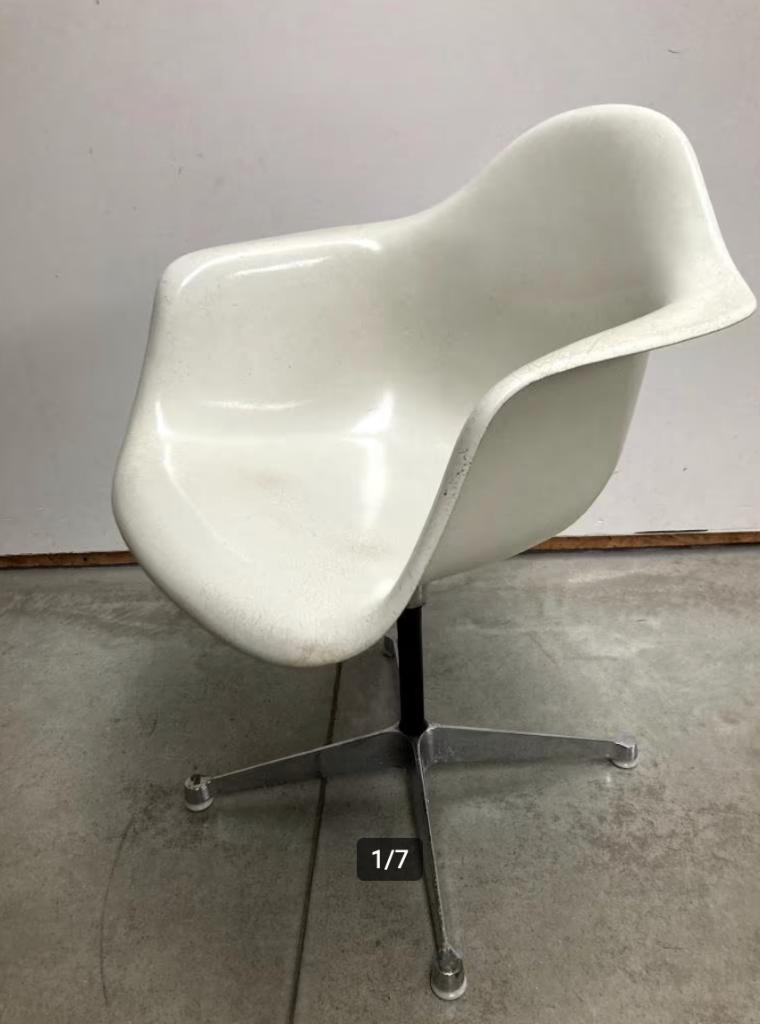 Eames fibreglass fauteuil x Herman Miller, Maison & Meubles, Chaises, Utilisé, Une, Synthétique, Métal, Blanc, Enlèvement