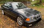 Coupé BMW e36 318 is année 1992, Auto's, BMW, Achterwielaandrijving, Zwart, 4 cilinders, Zwart