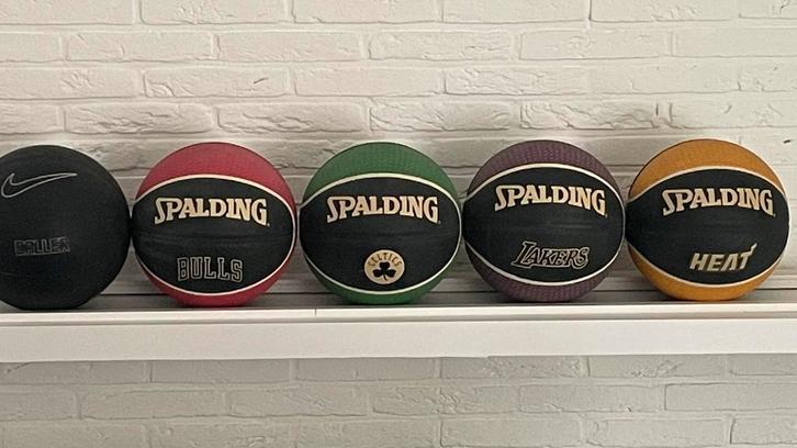 5 basketballen, Sports & Fitness, Équipement de fitness, Comme neuf, Enlèvement