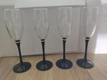 Champagneglazen beschikbaar voor biedingen