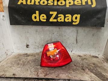 Achterlicht rechts van een Volkswagen Golf beschikbaar voor biedingen
