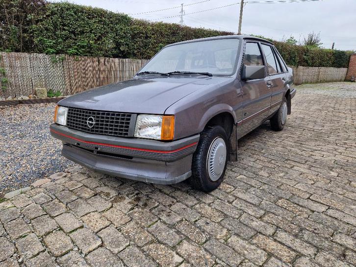 Opel Corsa A uit 1987, 41000km, Auto's, Oldtimers, Particulier, Opel, Benzine, Stadsauto, 4 deurs, Handgeschakeld, Zilver of Grijs