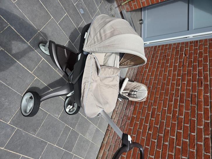 Stokke buggy met draagmand en zitgedeelte, Kinderen en Baby's, Buggy's, Zo goed als nieuw, Voetenzak, Zonnekap, Ophalen