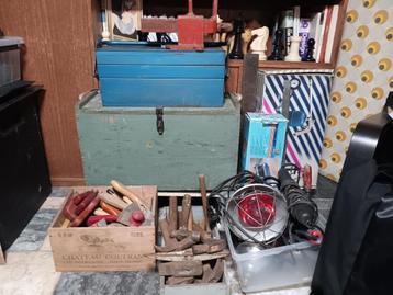 Groot lot (oud) gereedschap in 1 koop beschikbaar voor biedingen