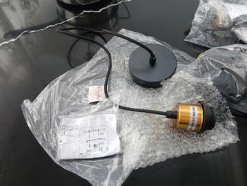 Pendel zwarte draad met koperen socket beschikbaar voor biedingen