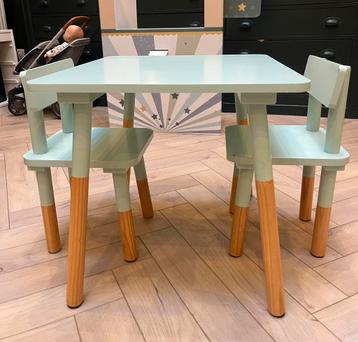 Tafeltje en 2 stoelen munt/hout beschikbaar voor biedingen