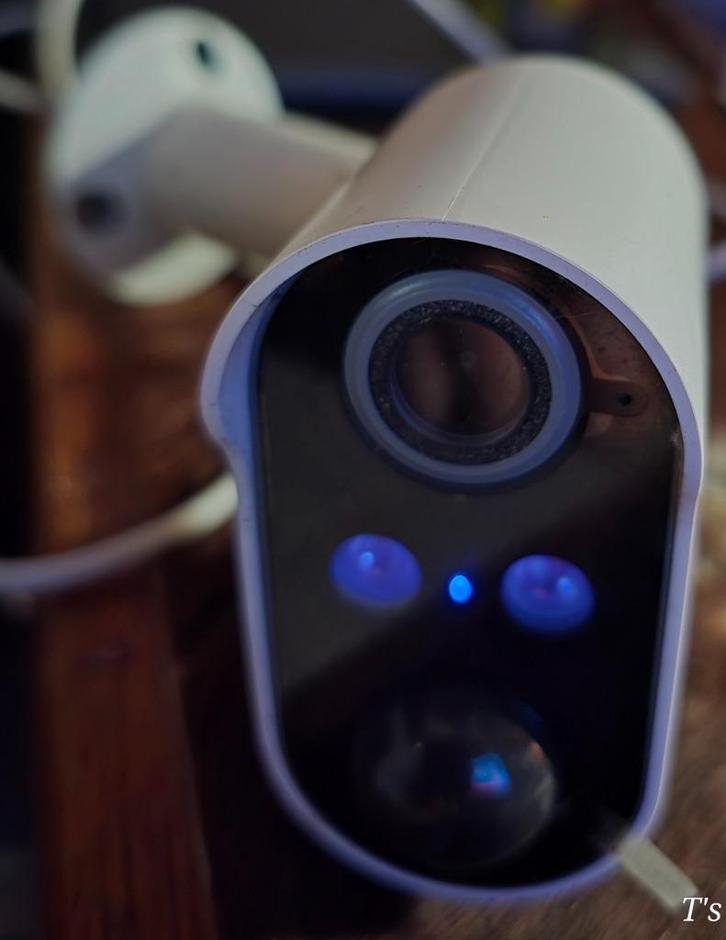 Buitencamera + montagesteun, Audio, Tv en Foto, Videobewaking, Zo goed als nieuw, Buitencamera, Ophalen of Verzenden