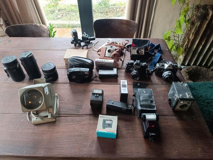 Lot vintage camera's en accessoires, Audio, Tv en Foto, Fotocamera's Analoog, Zo goed als nieuw, Polaroid, Kodak, Ophalen of Verzenden
