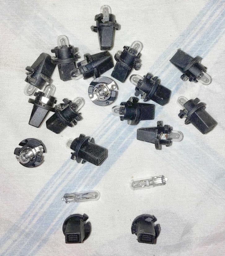 Set van 17 lampen 5 mm en stopcontacten voor dashboards., Auto-onderdelen, Verlichting, Nieuw, Ophalen of Verzenden