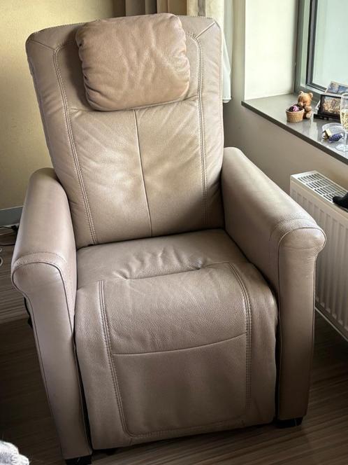 relaxzetel elektrisch met uitstapfunctie, leder, Huis en Inrichting, Fauteuils, Gebruikt, Leer, 75 tot 100 cm, Minder dan 75 cm
