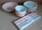 Landelijk servies in pastelkleuren, Huis en Inrichting, Keuken | Servies, Ophalen of Verzenden, Zo goed als nieuw, Bord(en)