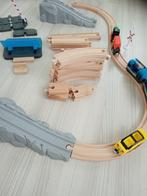 Houten treinspoor inclusief 5 voertuigen, Kinderen en Baby's, Speelgoed | Houten speelgoed, Ophalen of Verzenden, Zo goed als nieuw