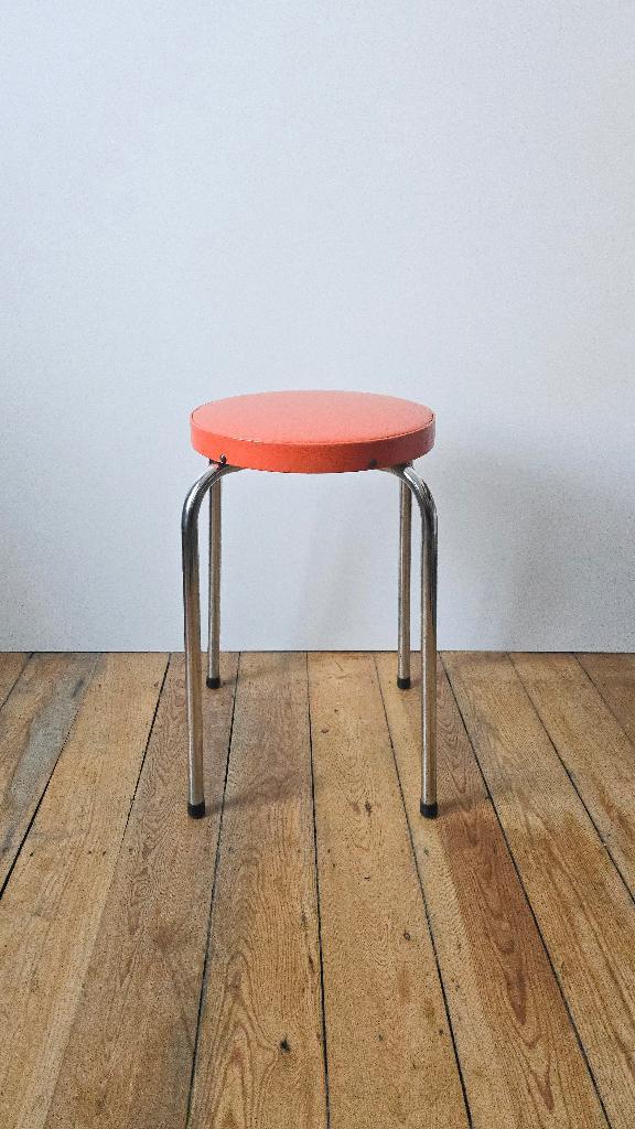 Tabouret en Chrome et simili cuir Orange - 1960-1970, Maison & Meubles, Tabourets, Comme neuf, Enlèvement ou Envoi