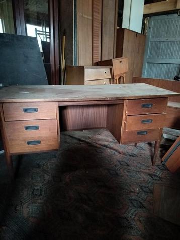 Bureau jaren 50/60 beschikbaar voor biedingen