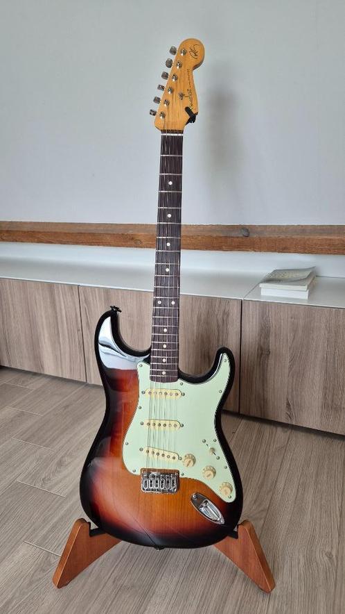 Robert Cray string through Stratocaster (MIM), Muziek en Instrumenten, Snaarinstrumenten | Gitaren | Elektrisch, Zo goed als nieuw