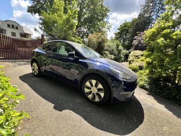 Tesla Y gekocht in 2023, heel weinig gebruikt, Auto's, Tesla, Automaat, Beige, Blauw, Elektrisch