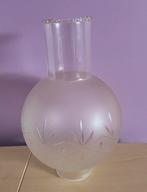 A vendre globe verre d une ancienne lampe à pétrole.