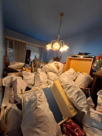 Gratis partij rommelmarktspullen beschikbaar voor biedingen