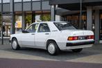 Mercedes-Benz 190 190 Automaat (W201) (bj 1989), Auto's, Oldtimers, Automaat, Stof, Zwart, Wit