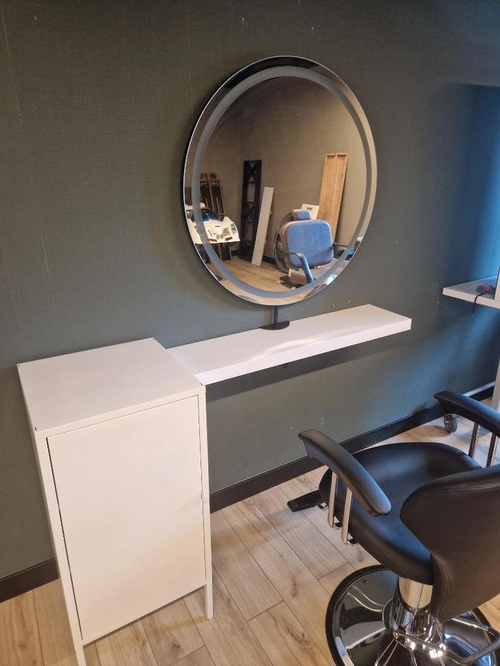 Kaptafel kapsalon ronde spiegel met metalen kast beautysalon, Huis en Inrichting, Kasten | Lockerkasten, Zo goed als nieuw, Ophalen of Verzenden