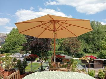 Premium stokparasol met parasolvoet en parasol licht beschikbaar voor biedingen