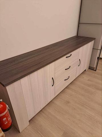 Dressoir beschikbaar voor biedingen