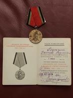Sovjet veteranen medaille + document, 1945 - 1965, Ophalen of Verzenden, Landmacht, Lintje, Medaille of Wings