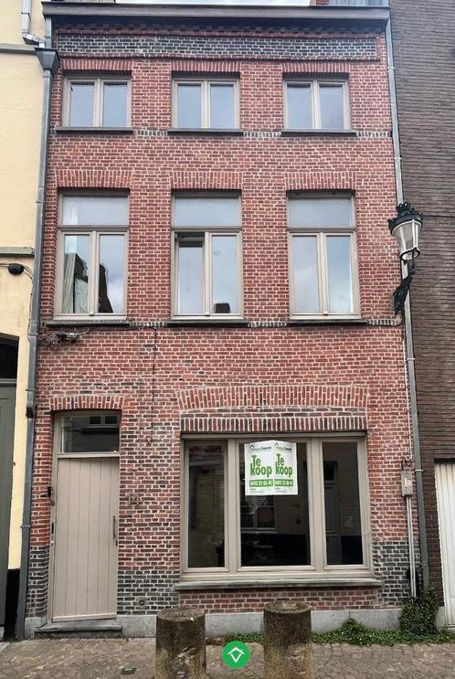 Toffe en charmante stadswoning in verkeersluwe straat St-Ann, Immo, Maisons à vendre, Province de Flandre-Occidentale, 200 à 500 m²