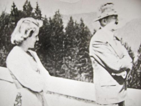 Filmfoto's: Hitler en Eva Braun uit de film "Swastika'(1973), Verzamelen, Militaria | Tweede Wereldoorlog, Overige soorten, Foto of Poster