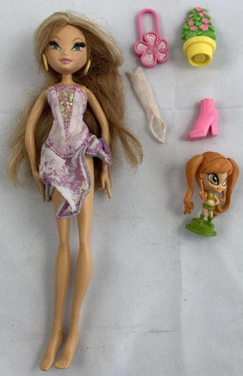 Winx Club Season 1 Flora pop Mattel Rainbow 2004 figuur, Verzamelen, Poppen, Zo goed als nieuw, Pop, Verzenden