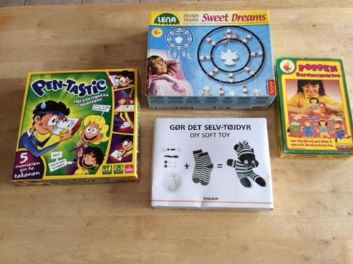 Te koop 4 dozen knutselsets, Kinderen en Baby's, Speelgoed | Educatief en Creatief, Zo goed als nieuw, Knutselen, Ophalen of Verzenden