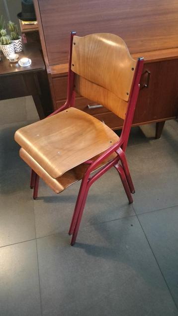 stapelbare schoolstoelen  beschikbaar voor biedingen