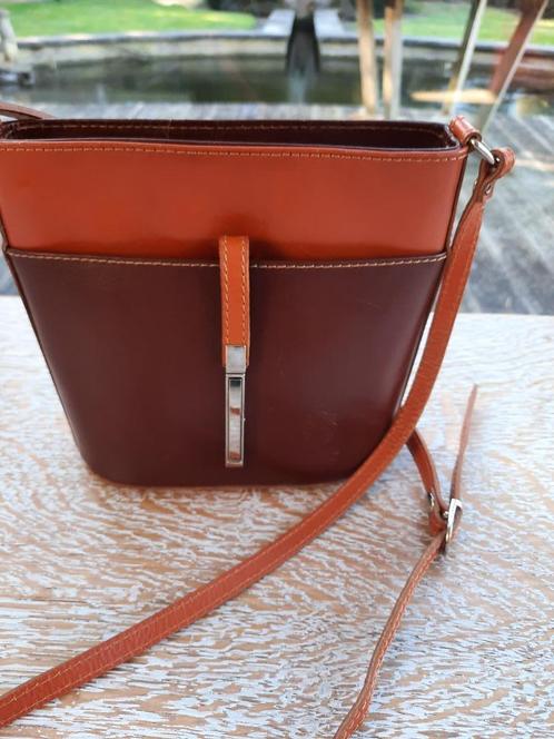 Mooie schoudertas VERA PELLE, Handtassen en Accessoires, Tassen | Damestassen, Zo goed als nieuw, Schoudertasje, Bruin, Ophalen of Verzenden