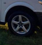 Vito velgen met 3goede banden en 1slecht, Enlèvement