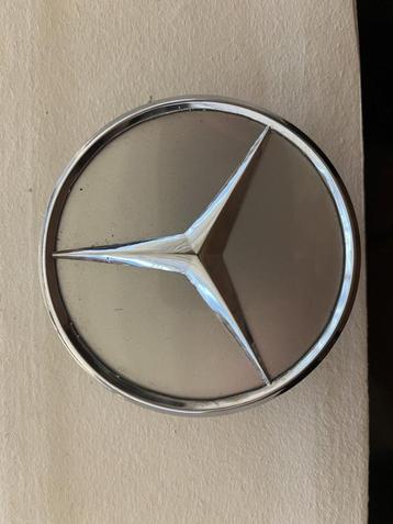 1x Mercedes hart naafkapjes  beschikbaar voor biedingen