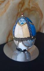 Œuf décoratif vintage en textile sur tige de perles, Italie., Antiquités & Art, Envoi