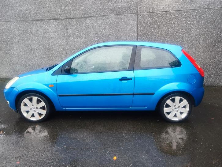 Ford Fiesta 1.3ess airco 100mkm contrôle technique ok, Auto's, Ford, Bedrijf, ABS, Centrale vergrendeling, USB, Benzine