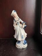 Porseleinen dame met blauwe details, Antiek en Kunst, Antiek | Religieuze voorwerpen, Ophalen of Verzenden
