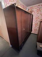 Stevige kleerkast. Donkerhouten vintage kleerkast, Huis en Inrichting, Ophalen, Gebruikt, Vintage, Met hangruimte