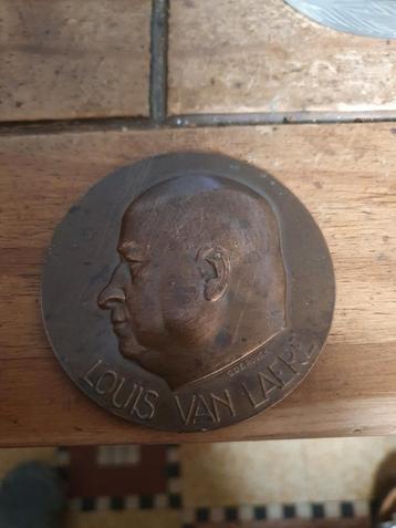 Luc Van Laere-medaille beschikbaar voor biedingen