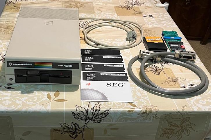 Zeldzame Commodore SFD1001 diskdrive met interfaces, Computers en Software, Vintage Computers, Ophalen of Verzenden