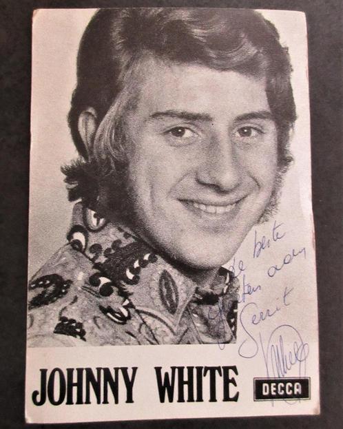 Fan card Johnny White avec signature originale, Collections, Photos & Gravures, Utilisé, Photo, Autres sujets/thèmes, 1960 à 1980