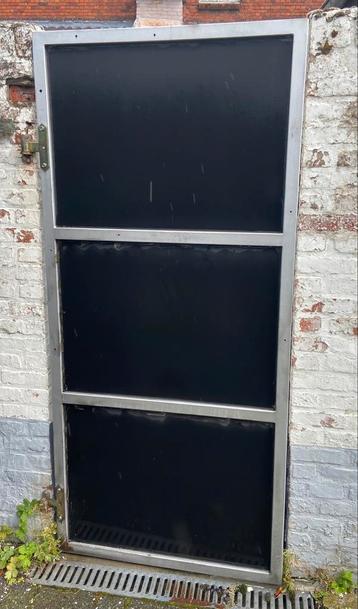 Tuinpoort uit staal beschikbaar voor biedingen