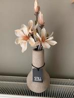 Stenen vaas met landelijke orchidee, Huis en Inrichting, Ophalen of Verzenden, Nieuw