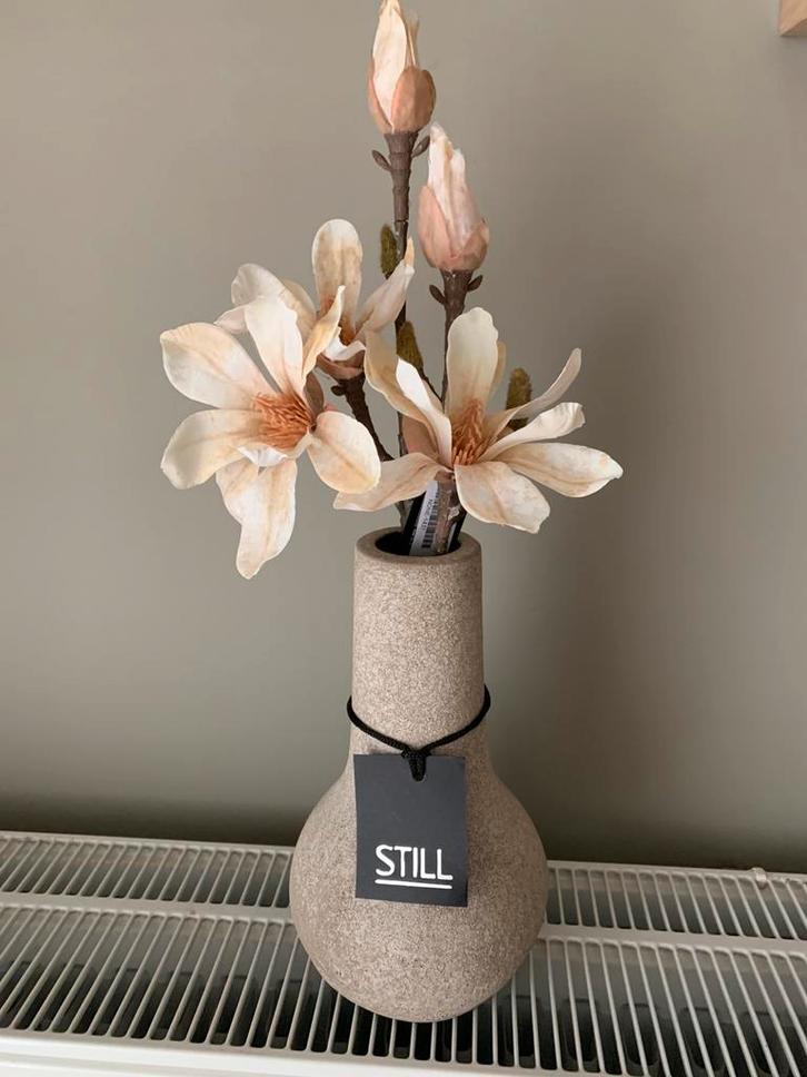 Stenen vaas met landelijke orchidee, Maison & Meubles, Accessoires pour la Maison | Plantes & Fleurs artificielles, Neuf, Enlèvement ou Envoi